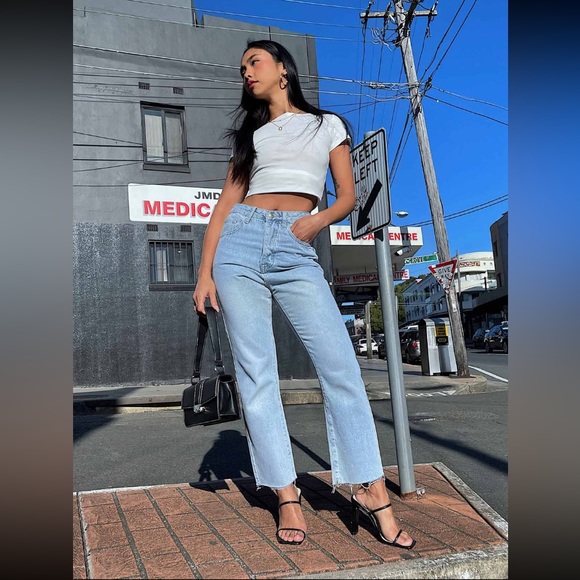 PRINCESS POLLY light wash cropped straight leg jeans. - Picture 3 of 11